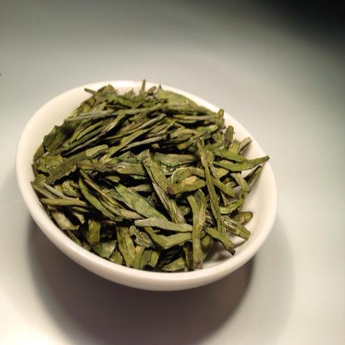   茶叶中含有多种营养的微量元素,它是大自然的饮料.